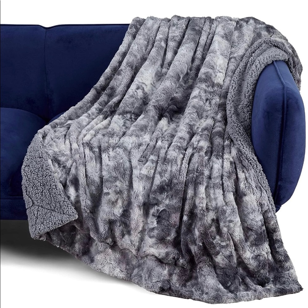 Bedsure Dark Gray/Grey 50 x 60 Faux Fur Blanket Throw